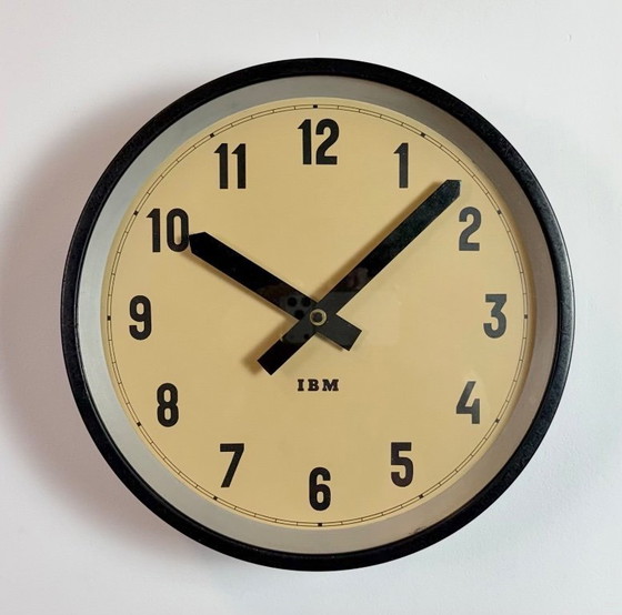 Image 1 of Schwarze Industriewanduhr von IBM, 1950er Jahre