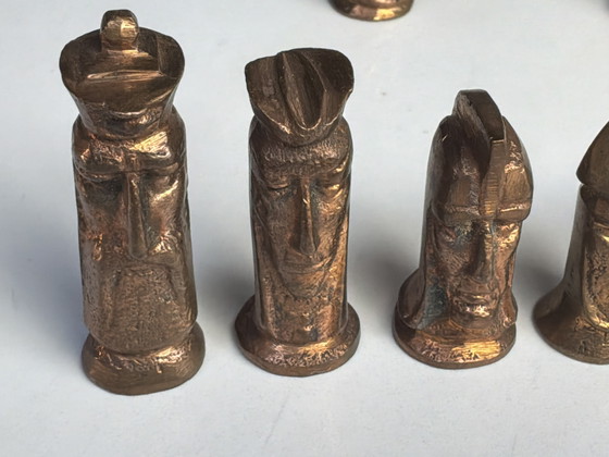 Antico Set di Scacchi Persiano Anni '60 - Bronzo e Ottone Massiccio – Oggetti decorativi (photo 8 of 15)