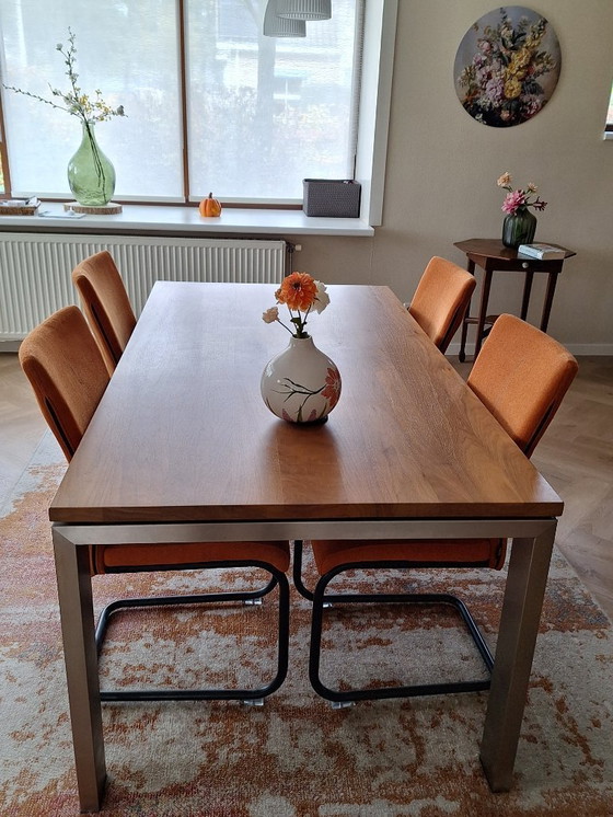 Image 1 of Table de salle à manger en noyer du Nouveau Monde de Bree