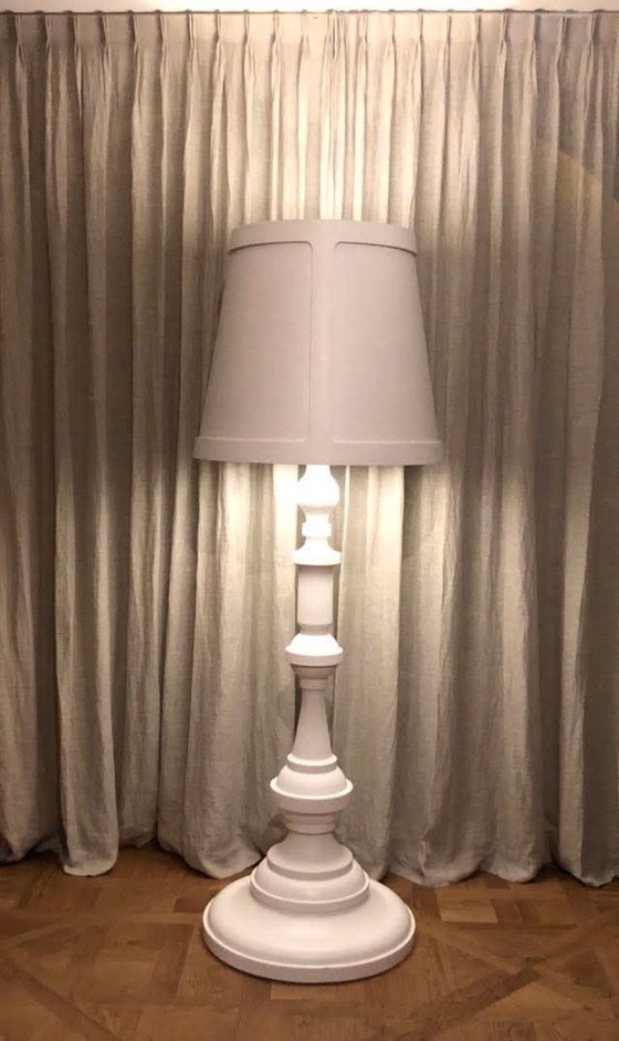 Image 1 of LAMPADA DA TERRA IN CARTA DI STUDIO JOB