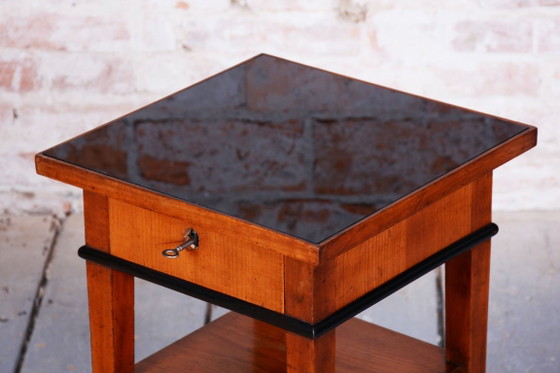 Gerestaureerd klein Biedermeier bijzettafeltje, kersenhout, herwerkt Pools, Tsjechisch, jaren 1840 – Glass (photo 12 of 40)