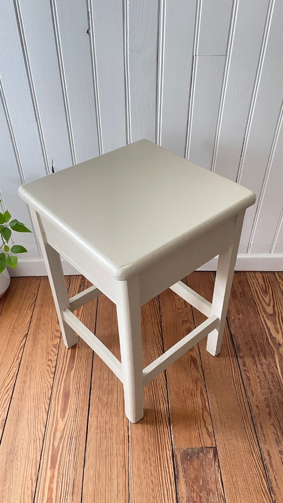 Image 1 of Sgabello vintage in legno verniciato beige