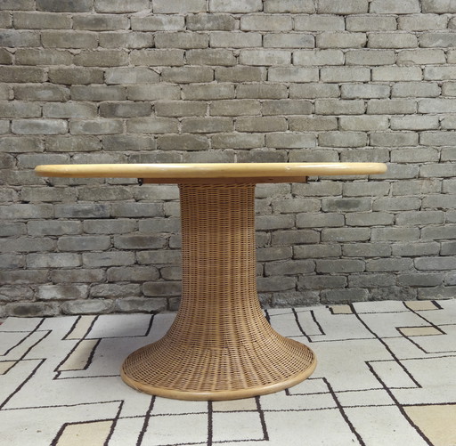 Mesa de comedor de madera y ratán, 1970