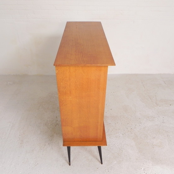 Image 1 of Secretaire met schuifdeuren op ranke poten, jaren 50