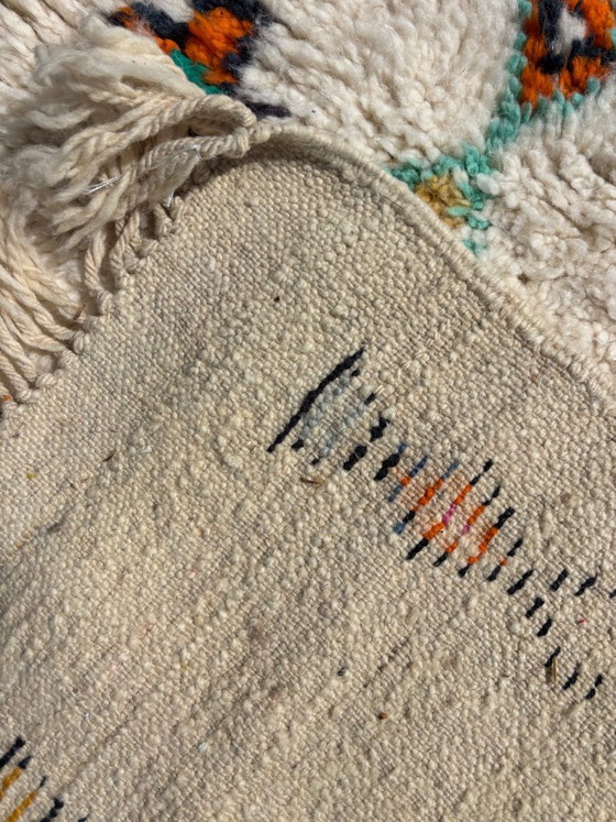 Image 1 of Klein nieuw Marokkaans Berberkleed (Azilal-stijl) van wol.