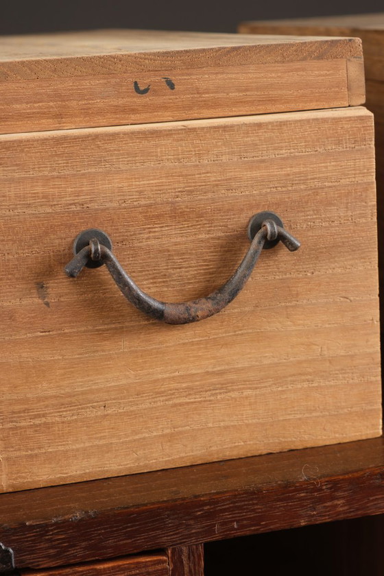 Image 1 of Charmante Japanse kast met 16 lades