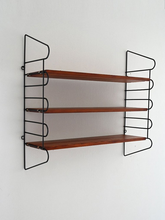 Image 1 of Scandinavische wandplank "hylla" in mahoniehout en metaal uit 1960