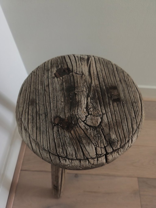Old Pine Runder Hocker, aus Altholz gefertigt. Jeder Hocker ist ein Unikat, Maße 28/50 oder 26/45