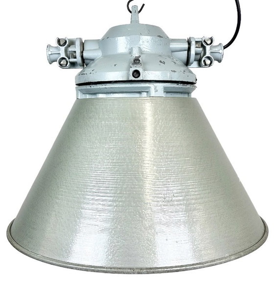 Image 1 of Lampada industriale antideflagrante con paralume in alluminio di Elektrosvit, anni '70