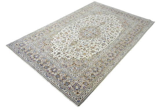 Image 1 of Tapis d'Orient Kashan noué à la main - 301 x 202 cm - Un classique finement travaillé avec un design floral