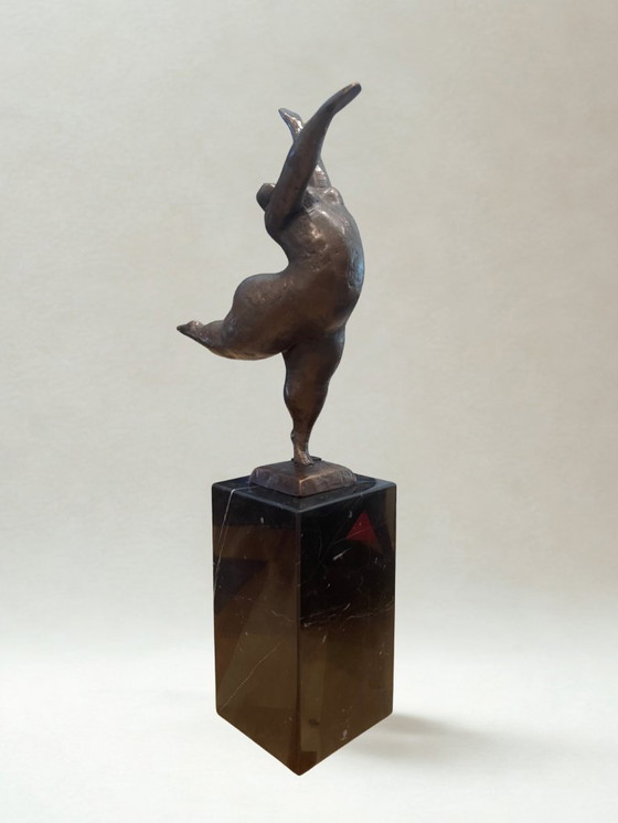Image 1 of Scultura in bronzo di una donna danzante – Arte moderna – Base in marmo – 33 cm