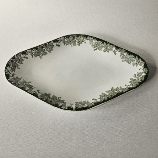 Antike französische Terre de Fer Schale • St. Amand et Hamage • Modell 'Platane' • Grün • Rautenform / Ravier • Brocante