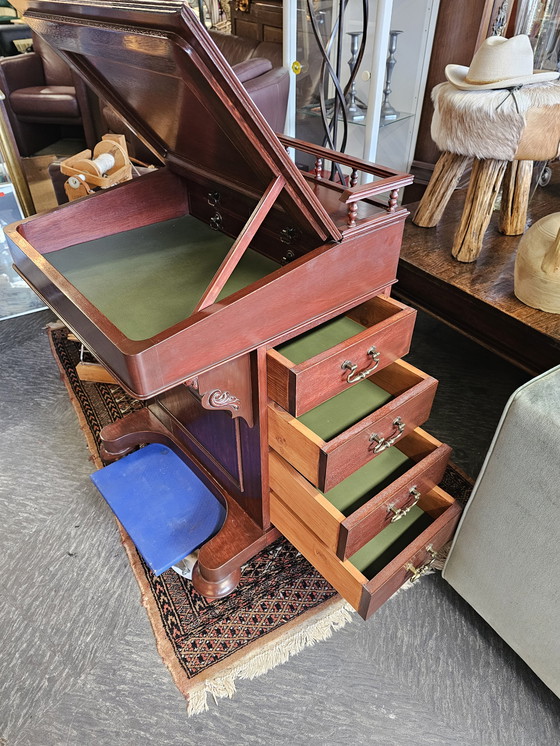 Image 1 of Secretaire davenport 19 eeuws