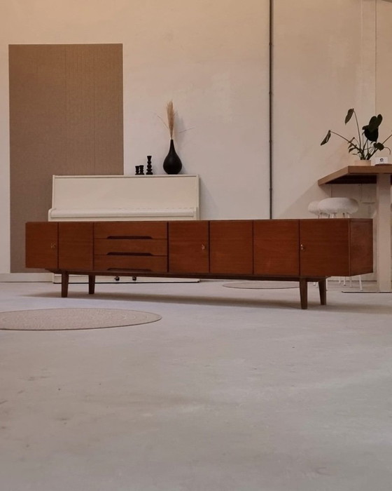 Image 1 of Credenza bassa di metà secolo