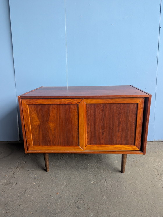 Mobile danese vintage con ante scorrevoli, Faarup anni '60 – Faarup Mobelfabrik, Armadi contenitori, Wood (photo 7 of 14)