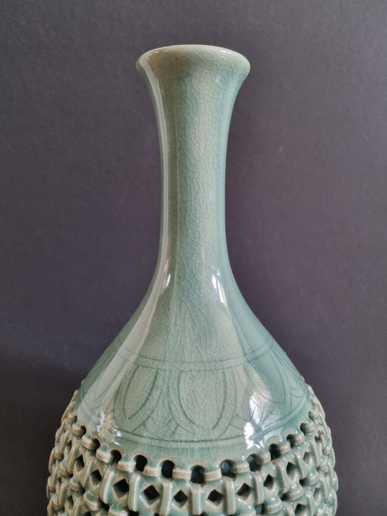 Image 1 of Große Koryo-Seladon Doppelwand-Vase (Sukashi) – Meister An Bong-hak