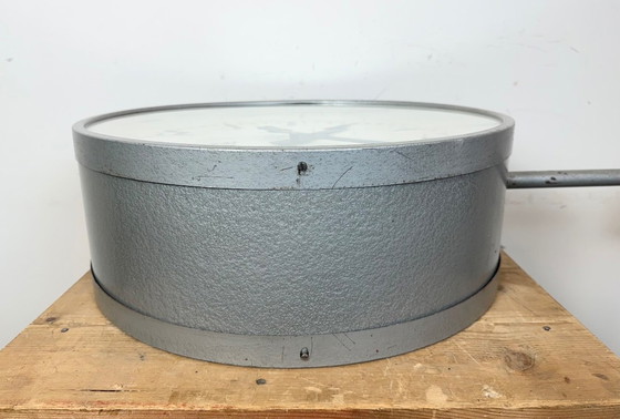 Image 1 of Grote industriële dubbelzijdige spoorweg- of fabrieksklok van Pragotron, jaren 60