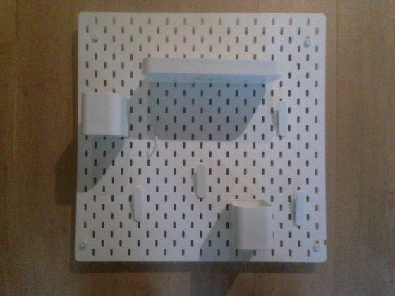 Image 1 of IKEA-Hängeschrank, mit 7 Anhängseln.