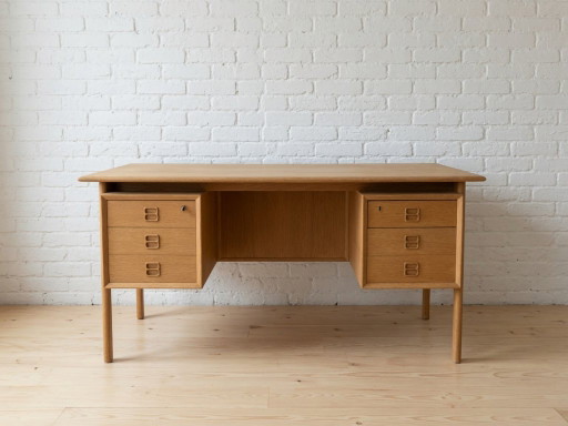 Eikenhouten directiebureau door Arne Vodder van Brouer Møbelfabrik, Denemarken, jaren 60 – Wood (photo 2 of 16)