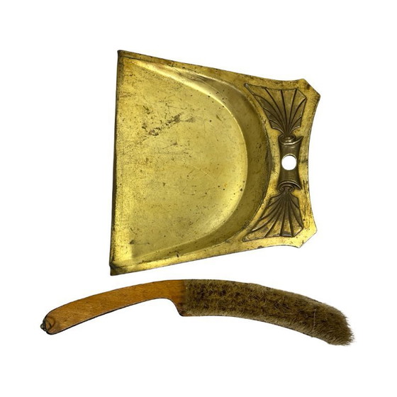 Image 1 of Ensemble ramasse-miettes vintage Art Déco en laiton (ramasse-miettes et brosse), années 1920.