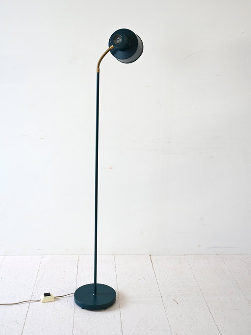 Scandinavische staande vintage lamp van metaal en messing