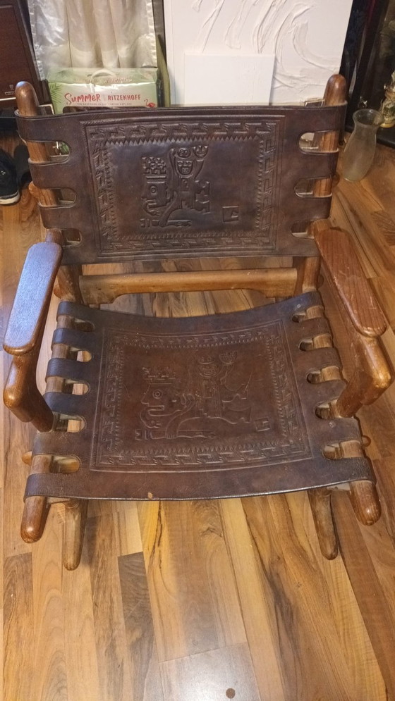 Ángel Isaac Pazmiño rocking chair with stool - Ecuador – Wood, Leather (photo 4 of 5)