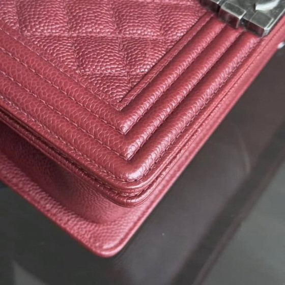 Image 1 of Borsa Chanel Boy Medium - Caviar 25 cm trapuntata bordeaux rosso scuro rutenio finiture argento Serie 19