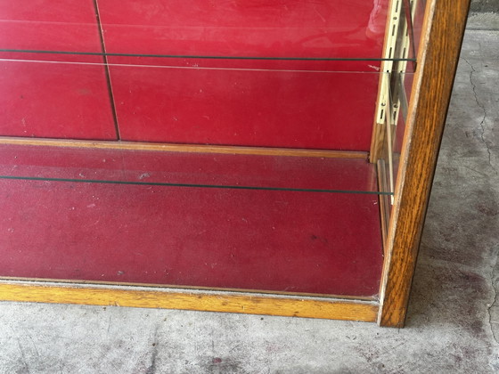 Gran escaparate de una tienda de antigüedades, década de 1930. – Vitrine ancienne années 1930, Vitrinas, Wood (photo 5 of 15)
