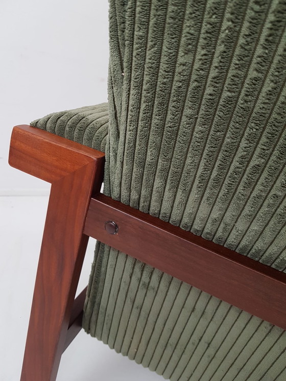 Image 1 of Fauteuil vintage danois tissu côtelé vert nouvellement tapissé