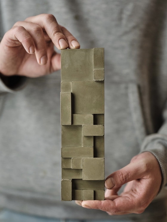 Image 1 of Oggetti brutalisti da parete in cemento 3