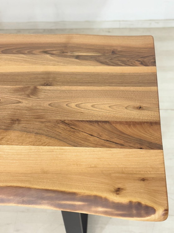Image 1 of Eettafel van massief walnotenhout / Tafel / Eetkamertafel / Vergadertafel / Woonkamertafel / 198 cm breed
