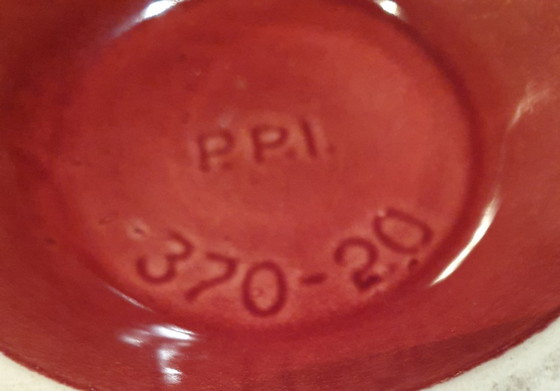 Image 1 of Rode vaas met bloemendecoratie, getekend, PPI 370-20