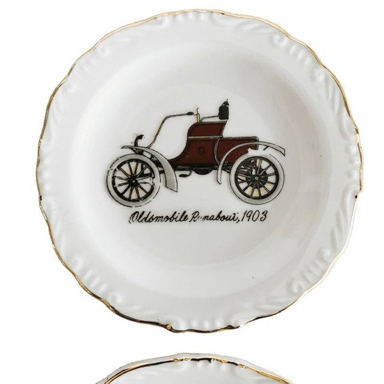 Image 1 of Set vintage di piattini e sottobicchieri in porcellana con decorazioni di auto d'epoca, anni '60.