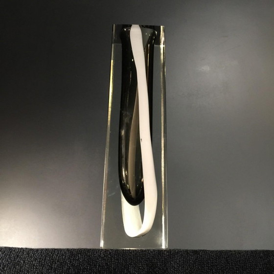White and Black Striped Sommerso Murano Glass Vase attributed to Flavio Poli for Seguso, 1960s – Arte (photo 2 of 17)