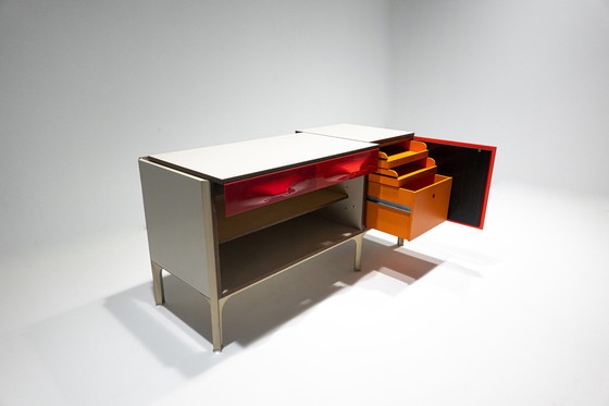 Image 1 of Bureau moderne du Mid-Century avec plateau coulissant par Raymond Loewy, 1960S