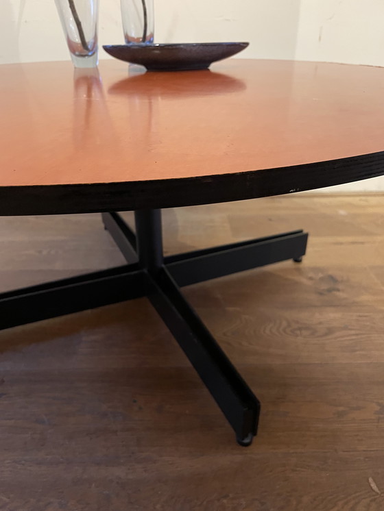 Image 1 of Runder Couchtisch mit Metallbeinen und Sperrholzplatte