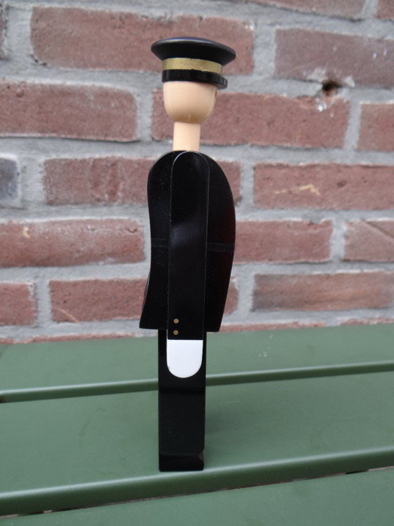 Kay Bojesen Wooden Policeman Figure H20cm, Danish Design Collectors Item – Decorative Objects (photo 2 of 8)