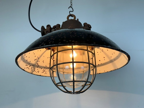 Image 1 of Industrielle Käfig-Pendelleuchte aus schwarzer Emaille und Gusseisen, 1960er Jahre