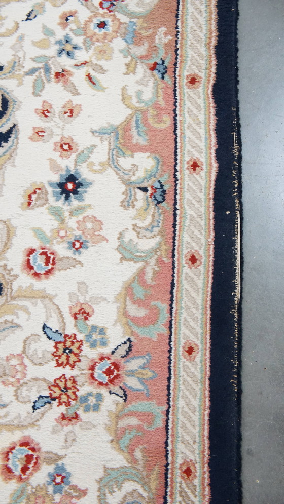 Image 1 of Groot Vintage Kirman Vloerkleed/Tapijt Met Donkerblauwe En Roze Kleuren 328x238cm