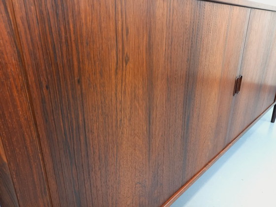 Image 1 of Vintage Scandinavisch dressoir van palissanderhout, ontworpen door de Deense designer Arne Vodder, daterend uit de jaren 60.