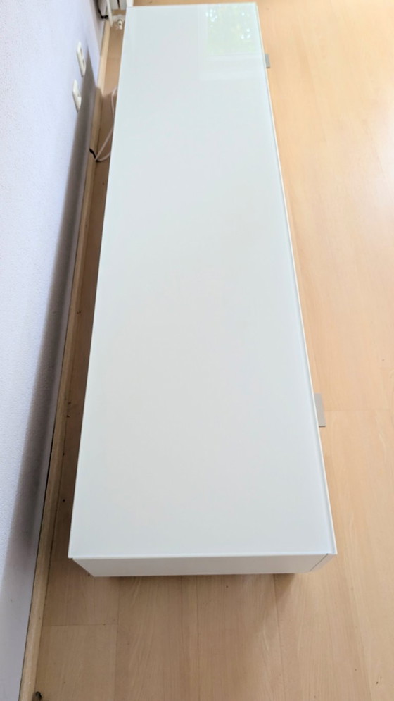 Mobili TV Hülsta / lowboard bianco con piano in vetro, 210 cm – Metallo (photo 6 of 9)