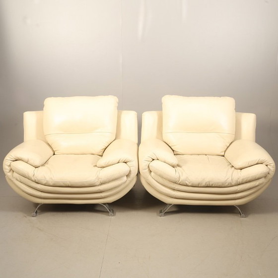 Image 1 of Paire de fauteuils lounge contemporains — Similicuir, style moderne et généreux