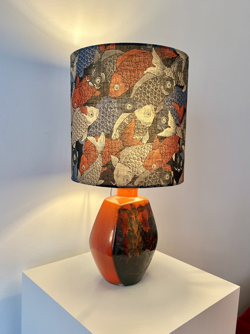 Kabellose Tischlampe – auch für Balkon oder Terrasse geeignet – gefertigt aus einer Vintage-Keramikvase von S. P. Gerz.