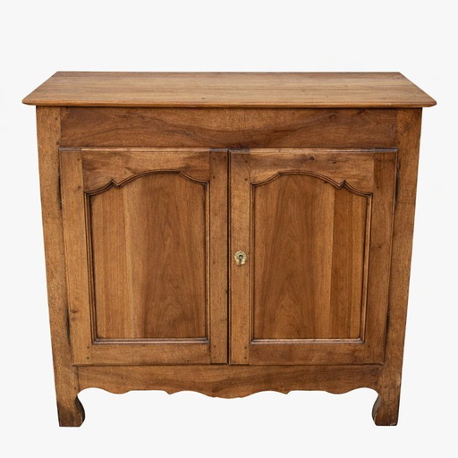 18th-century molded walnut chest of drawers