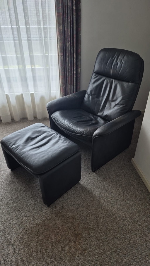 DeSede voorzitter en hocker