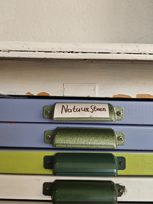Letter box bead cabinet