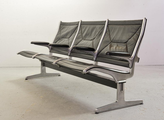 Image 1 of Midcentury-Design Charles Eames Black Leather Three-Seat Tandem Sling Airport Bench for Herman Miller. USA, 1960s.