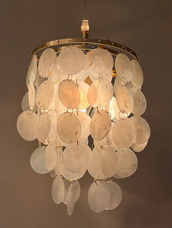 Image 1 of Set di 2 lampade a guscio di capiz in vendita! Struttura in oro