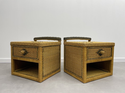 2 mesitas de noche de mimbre