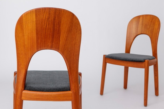 Image 1 of 4 van de 10 eetkamerstoelen van de Deense ontwerper Niels Koefoed (jaren 70)